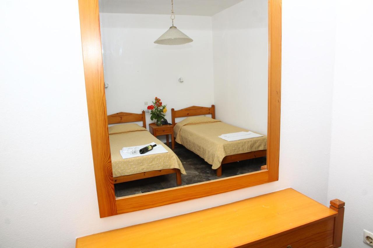 Camari Garden Hotel Apartments เยรานี ภายนอก รูปภาพ