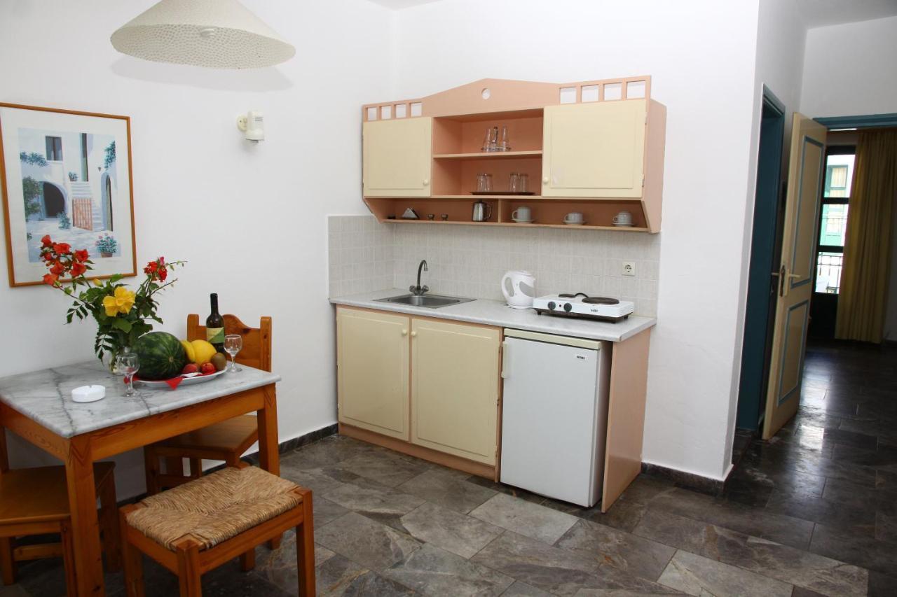Camari Garden Hotel Apartments เยรานี ภายนอก รูปภาพ