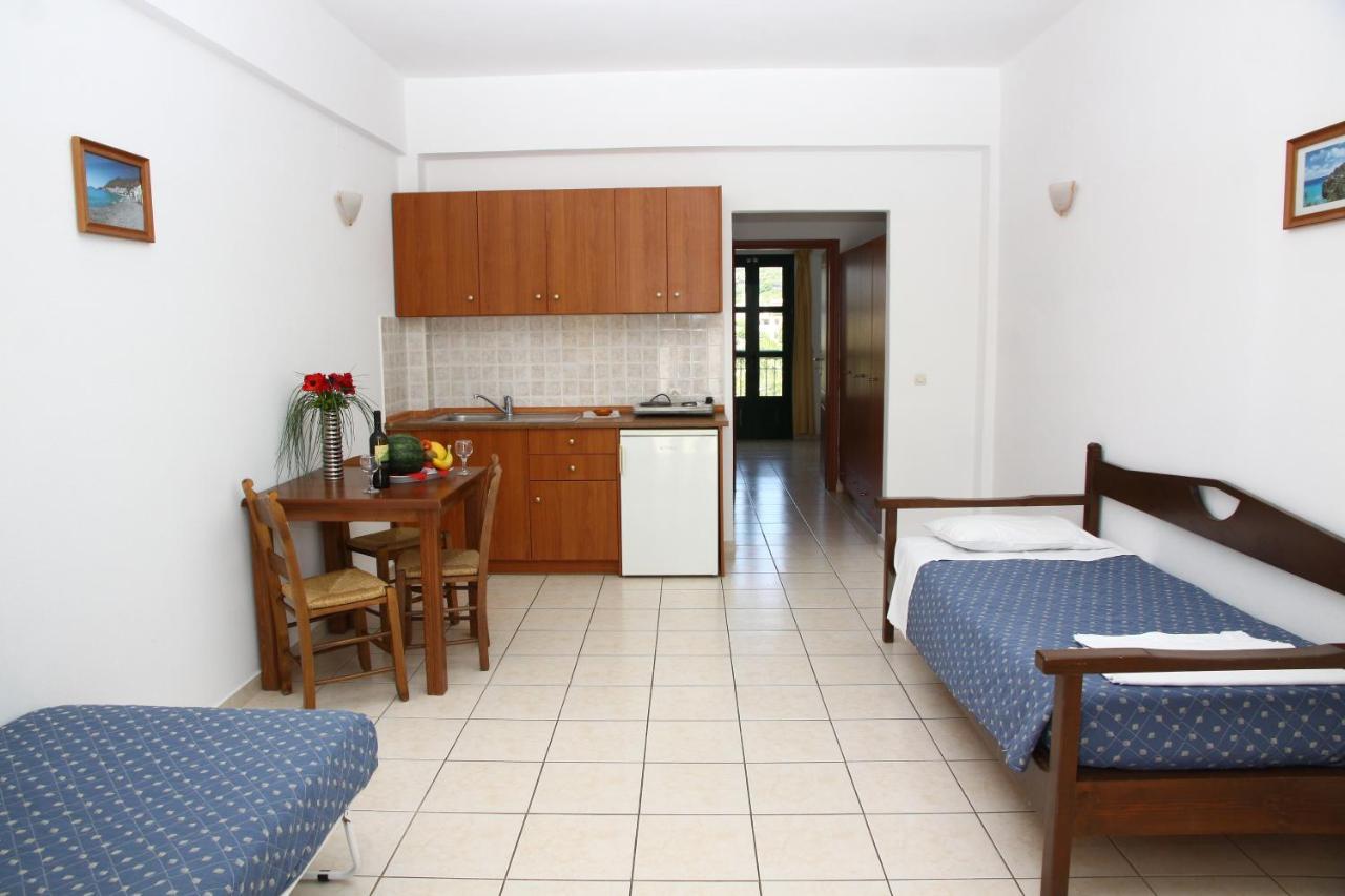 Camari Garden Hotel Apartments เยรานี ภายนอก รูปภาพ