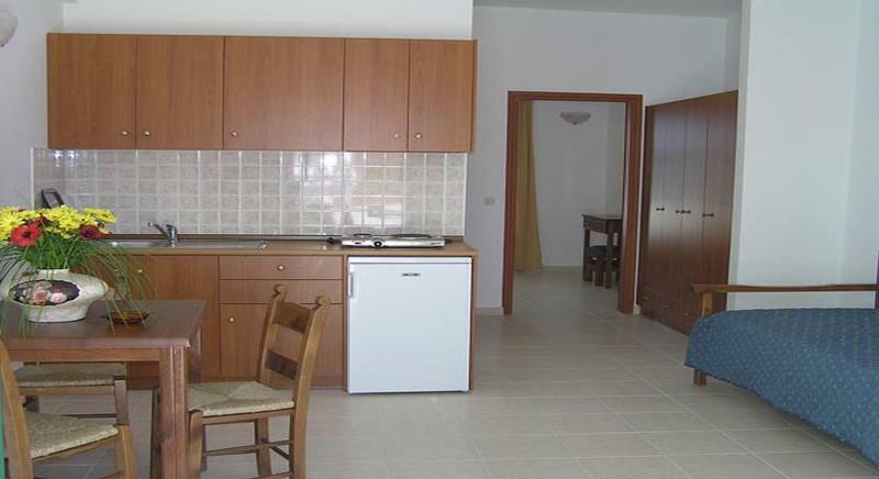 Camari Garden Hotel Apartments เยรานี ภายนอก รูปภาพ